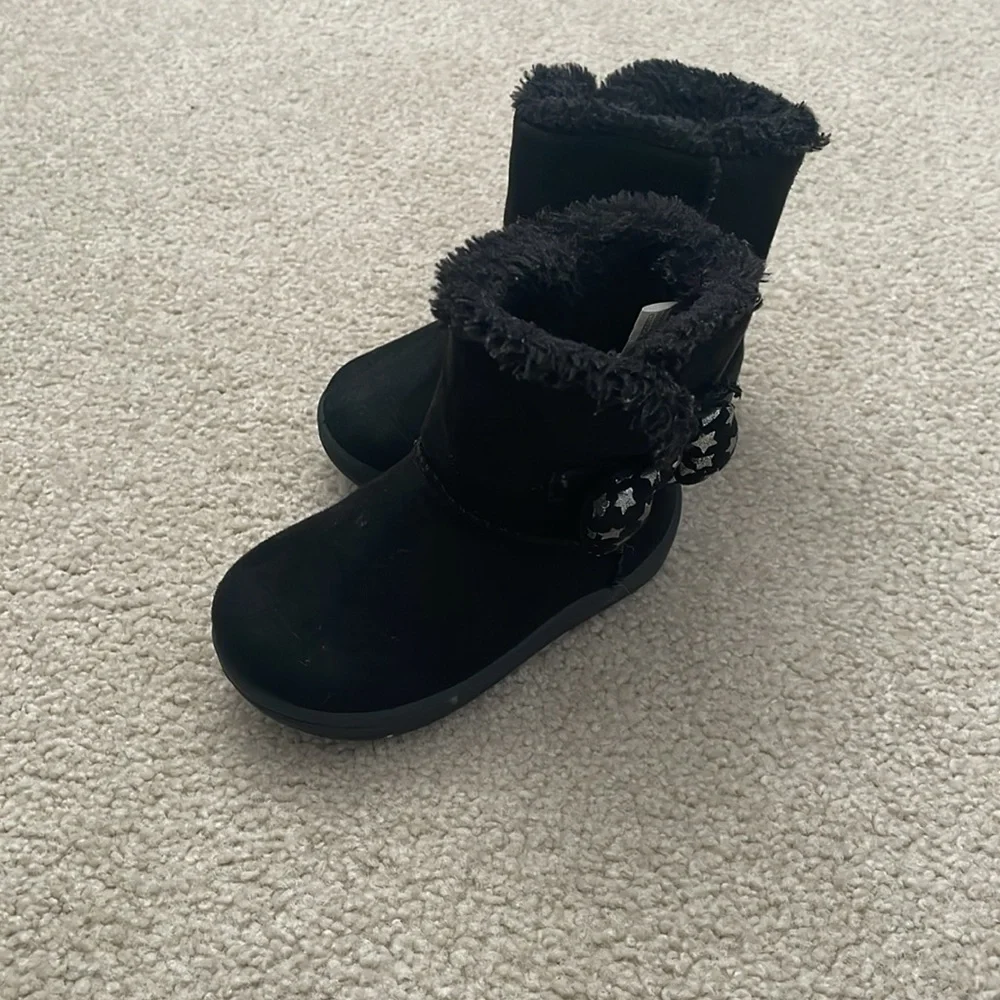 Girls Black Boots. Size 4. Excellent Condition.